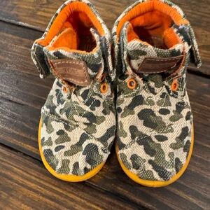Camouflage Kids Shoes Tom’s size 7.